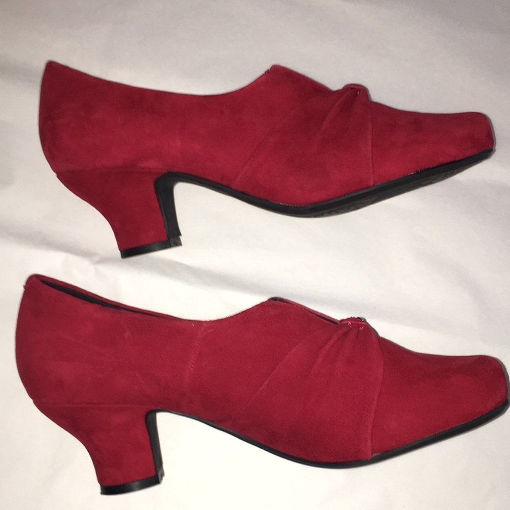 Pavers blood red velvet retro dance heels slip on pumps size 6/39 extra wide